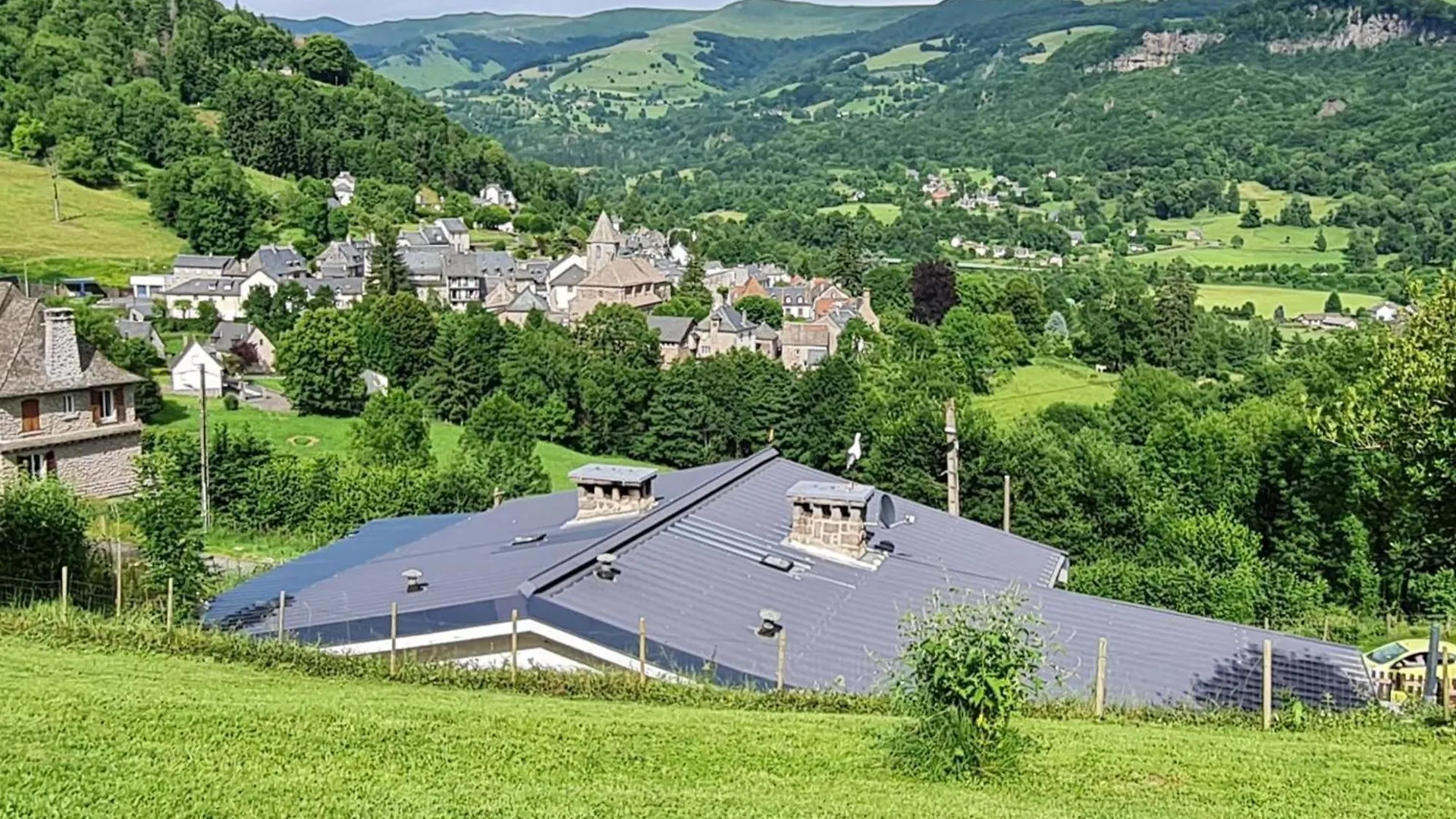 Holiday home Maison Renovee Avec Jardin Et Terrasses, Proche Station Super-Lioran - Fr-1-742-306 Thiezac
