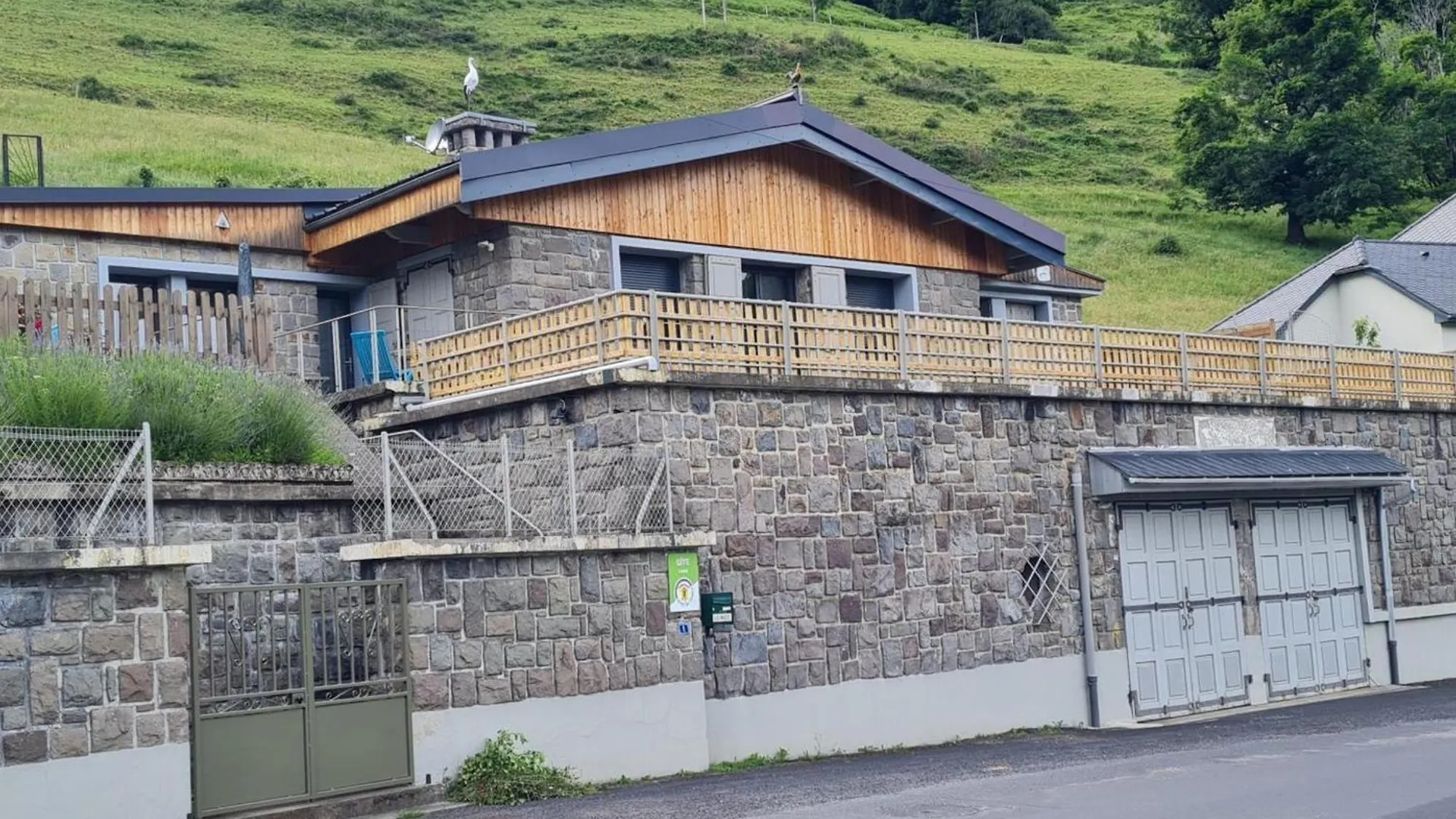 Maison Renovee Avec Jardin Et Terrasses, Proche Station Super-Lioran - Fr-1-742-306 Thiezac 0*,  France